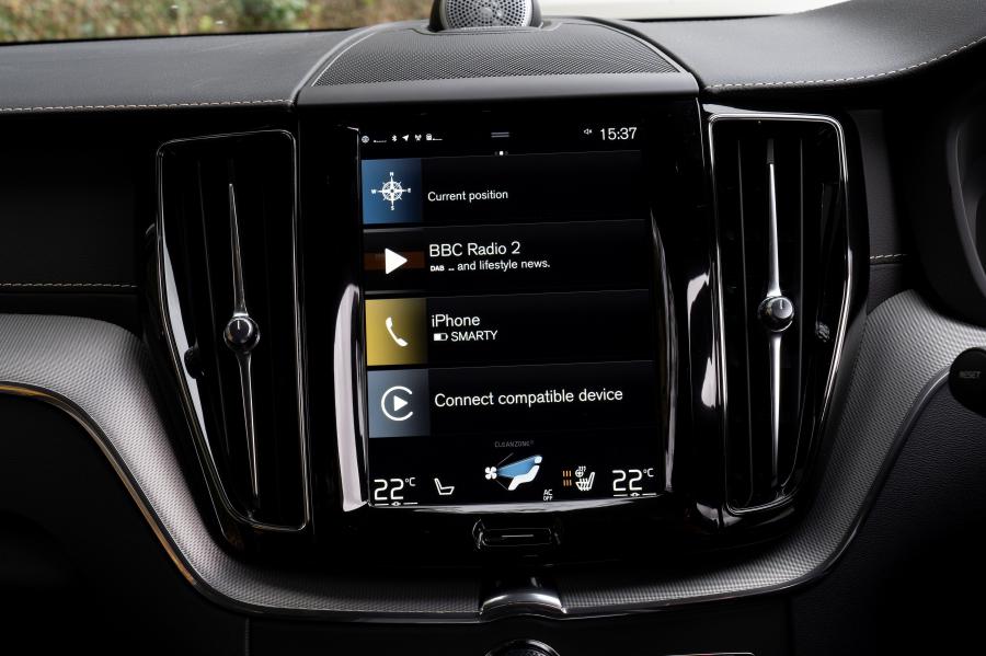 Детали интерьера Volvo XC60 T8 Polestar Engineered 2019 года  (UK) (фото 10 из 40)